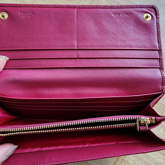 PINK/FUSIA WALLET 💖 - Picture 6 of 11